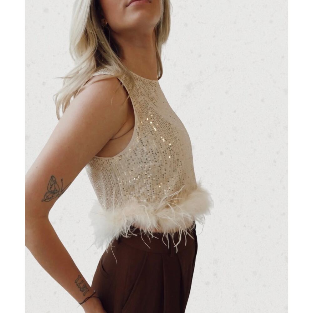 Le Lis Natalia Feather Trim Sequin Top NWT Small Glam Party Tank - Picture 6 of 14
